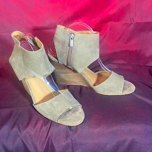 Lucky Brand Suede top wedges